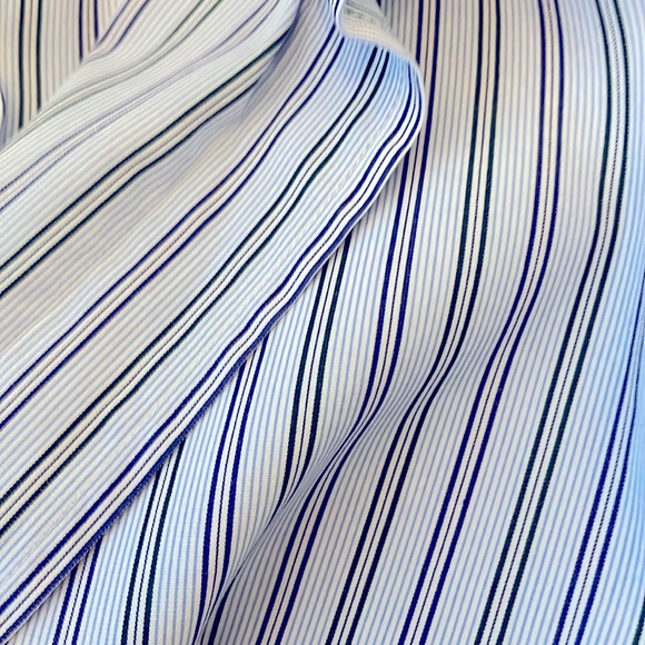 Frank and Eileen Grayson high low button down like new - Picture 5 of 5